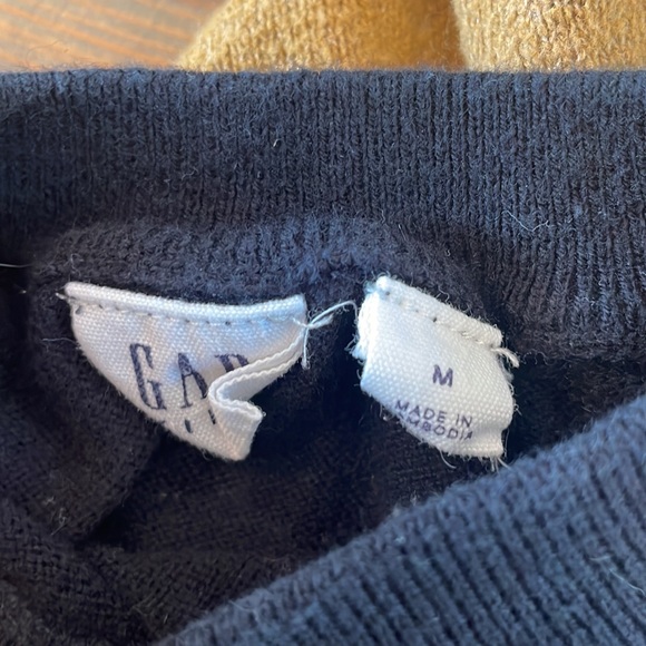 Cute Girls Gap Sweaters - Picture 2 of 3